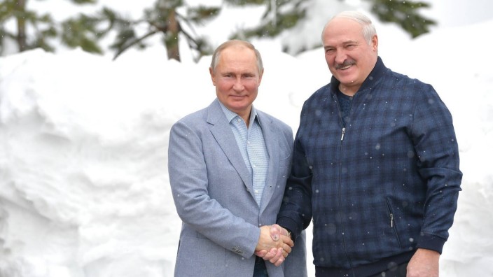 Menschenrechte: Während der Proteste gegen ihn konnte der belarussische Diktator Lukaschenko (r) auf den russischen Präsidenten Wladimir Putin setzen.