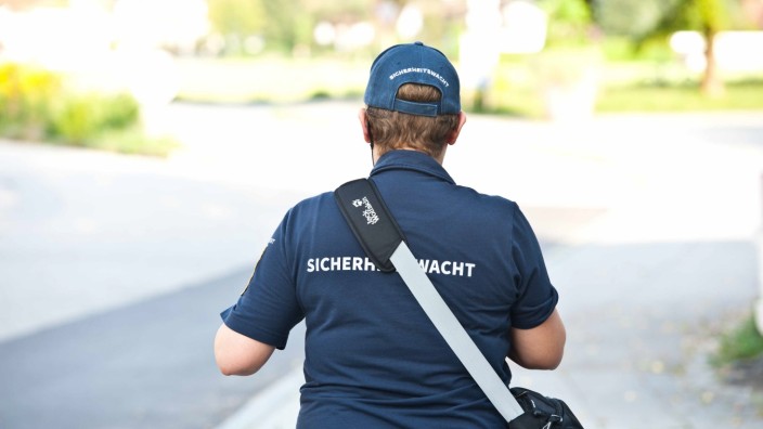 Münchner Westen: Gut erkennbar: Die Angehörigen der Sicherheitswacht tragen ein weitgehend einheitliches Outfit.