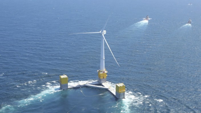 Energiewende: Sind schwimmende Windräder, wie hier vor der Küste Japans, die Zukunft?