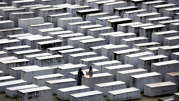 Gedenken: Das - einst in Deutschland umstrittene - Mahnmal für die ermordeten Juden Europas in Berlin ist zu einem Vorbild internationaler Gedenkkultur geworden.