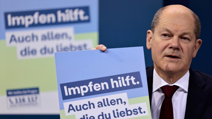Impfkampagne: Optik wie ein Sanifair-Coupon: So sehen Spötter die neuen Plakate der Bundesregierung, die Kanzler Olaf Scholz kürzlich vorgestellt hat.
