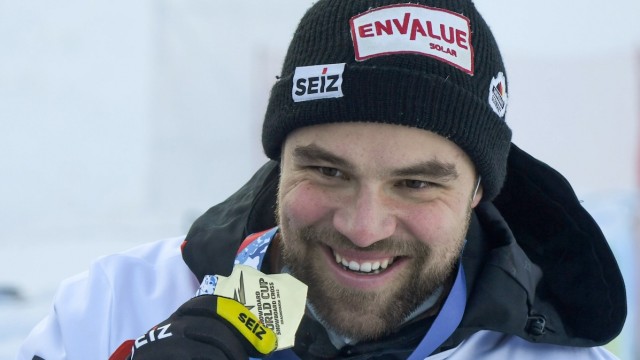 Snowboard: Das Medaillenhalten kann er: Martin Nörl nach seinem Weltcupsieg in Krasnojarsk.