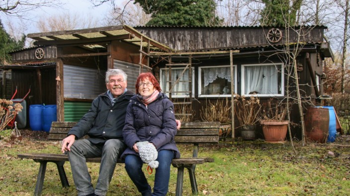 Dachau: Brigitte und Heinz Fruhner müssen ihren Kleingarten am Schäferweg zurückbauen. Laut Stadt ist die Hütte ein Schwarzbau und steht in einem Überschwemmungsgebiet.