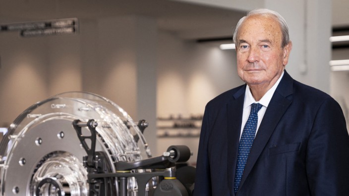 Knorr-Bremse: Heinz Hermann Thiele hat den Fahrzeugzulieferer Knorr-Bremse zum Weltmarktführer gemacht, 2021 ist er mit 79 Jahren gestorben. Nun kann die Familienstiftung seinen Nachlass verwalten.