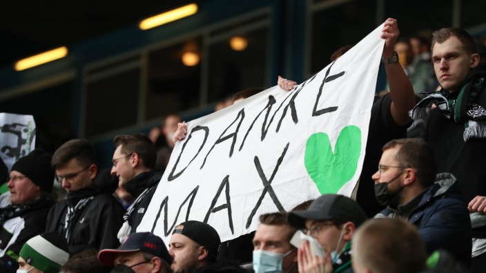 Borussia Mönchengladbach: Liebesbekundung der Anhänger: "Danke Max"-Plakat im Gladbacher Fan-Block.