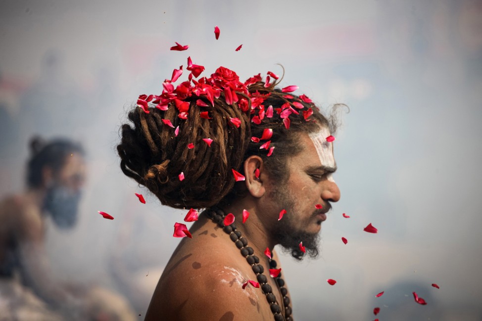 *** BESTPIX *** Hindus Bathe In The Ganges During Magh Mela Festival