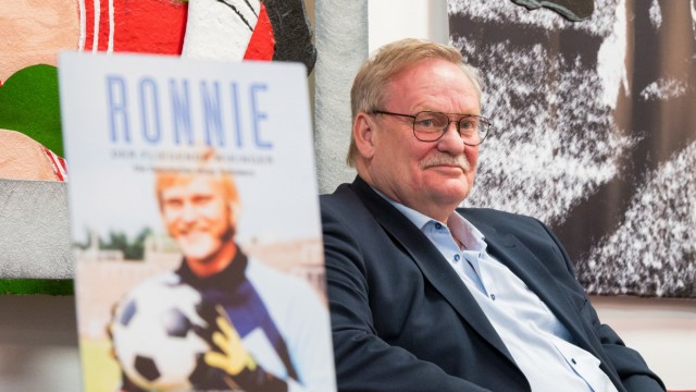 Tod von Ronnie Hellström: Ronnie Hellström im Jahr 2019 bei der Vorstellung seiner Biografie.