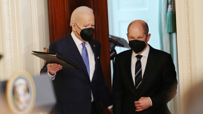 Ukraine-Krise: Biden hat lange versucht, US-Sanktionen gegen Nord Stream 2 zu verhindern. Als Kanzler Scholz im Februar im Weißen Haus war und die Lage in der Ukraine sich zuspitzte, sprach der US-Präsident das Offensichtliche aus: Im Fall eines Krieges ist die Pipeline erledigt.