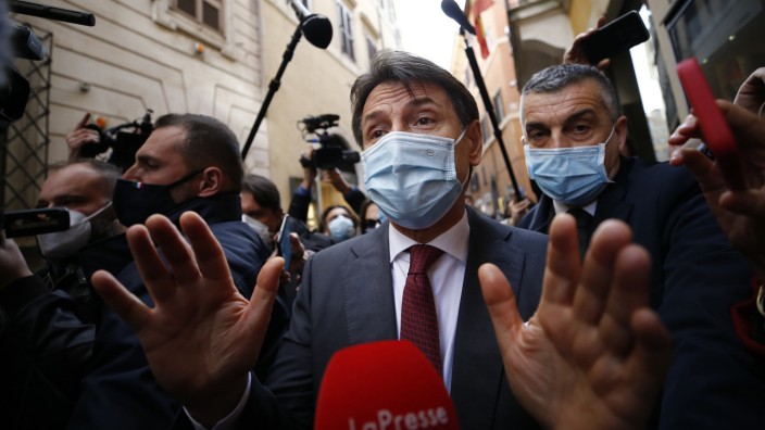 Italien: Giuseppe Conte, "capo politico" der Cinque Stelle, ist nach einem Gerichtsurteil seinen Job als Parteichef erst einmal los.
