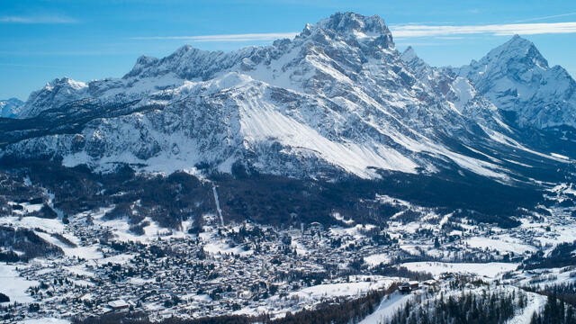 Olympia 2026 in Cortina d'Ampezzo: Cortina liegt auf einer Höhe von 1200 Metern mitten in den Dolomiten, gehört aber zum Veneto.