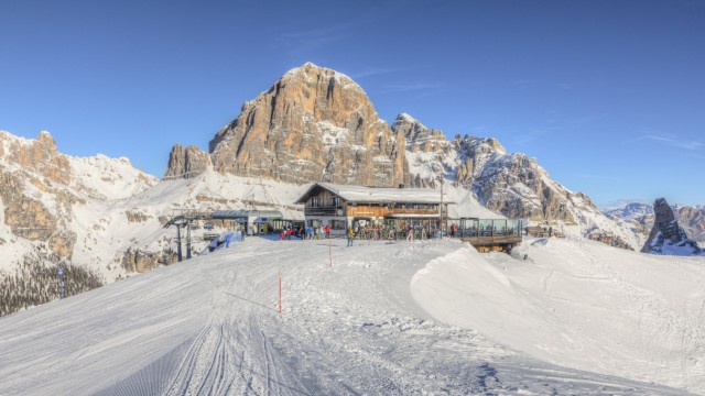 Olympia 2026 in Cortina d'Ampezzo: Schwarze Ravioli und Steinpilze: Auf den Hütten im Skigebiet kann man gut essen.