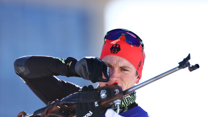 Biathlon bei Olympia: "Stehend ist nicht meine Spezialdisziplin": Biathlet Benedikt Doll hätte in China aber beinahe eine Überraschung geschafft.