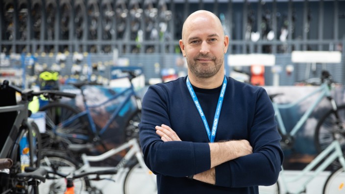 Sporthandel: Decathlon-Deutschlandchef André Weinert. Das Sportartikelgeschäft bietet auch Fahrräder an.