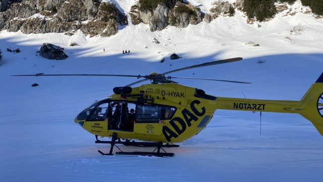 Freizeit in den Bergen: Hubschraubereinsatz der Bergwacht Lenggries am Brauneck.