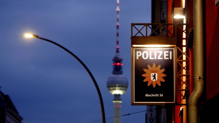 Berlin: Die Polizei hat ihre Darstellung eines rassistischen Angriffs in Berlin mehrmals ergänzt oder geändert.