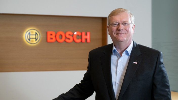 Autozulieferer: Seit Januar ist Stefan Hartung Bosch-Chef. Auch im kommenden Jahr muss der Konzern vor allem mit Halbleitermangel und steigenden Rohstoff- und Energiepreisen fertig werden.