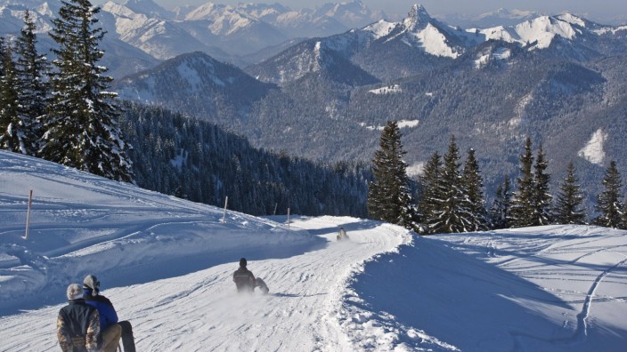 Ausflug bei Schnee: Auf die Schlitten, fertig, los: So sieht es normalerweise im Winter am Wallberg aus.