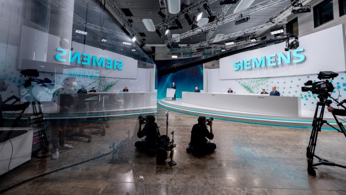 Hauptversammlungen: Filmstudio statt Olympiahalle: Der Siemens-Konzern will auch in diesem Jahr seine Hauptversammlung virtuell abhalten. Die Corona-Pandemie ist daran nicht mehr schuld.