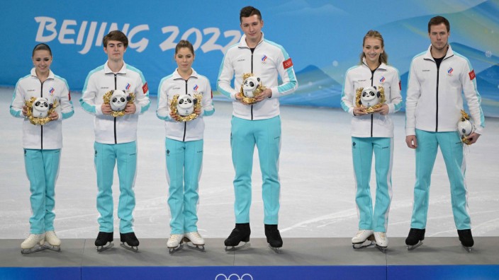 Doping bei Olympia: Das russische Team: Kamila Walijewa, ganz links, steht im Zentrum der Debatte.