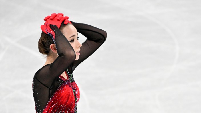 Eiskunstlauf: Dem Tumult nicht gewachsen: Die Russin Kamila Walijewa bei Olympia in Peking.