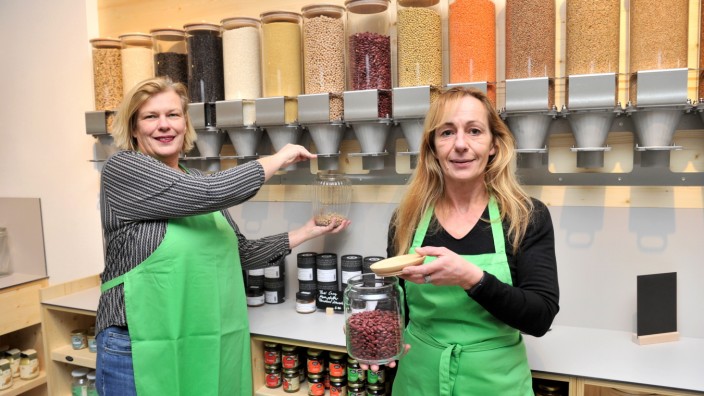 Nachhaltigkeit: Birgit Grosse (links) und Sibylle Ulman bieten in ihrem Laden etwa 1000 unterschiedliche Produkte unverpackt an.