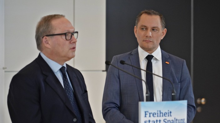 Max Otte: Kandidat Max Otte (links) und AFD-Bundessprecher Tino Chrupalla.