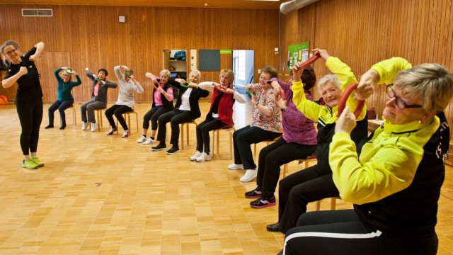 Sport in Grafing: Sechs verschiedene Kurse für Seniorinnen und Senioren über verschiedene Altersstufen hinweg bietet der Verein an.