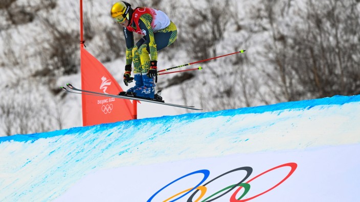 Sport und Klimawandel: Daniela Maier beim olympischen Ski-Cross-Wettbewerb in Peking.