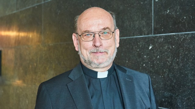 Katholisches Büro: Prälat Wolf hatte die Leitung des Katholischen Büros im März nach heftiger Kritik niedergelegt.