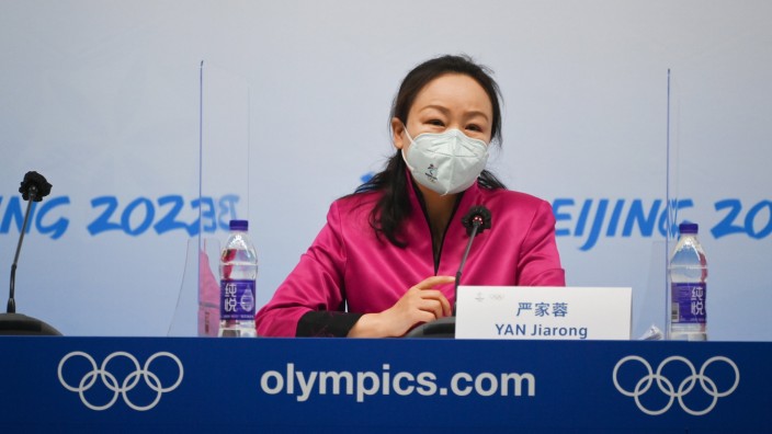 Olympia: Erstaunliche Botschaften: Yan Jiarong, die Sprecherin des Pekinger Organisationskomitees, hat einen denkwürdigen letzten Auftritt bei den Olympischen Winterspielen.