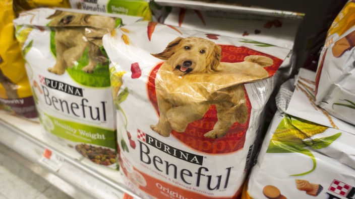 Lawsuit filed against Nestle Purina PetCare Bags of Nestle Purina PetCare Baneful brand dog food in