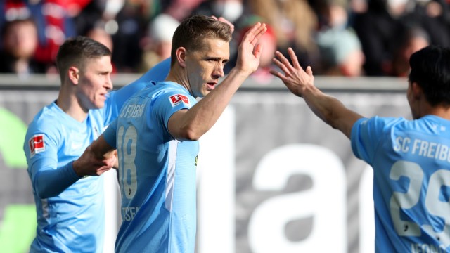 Bundesliga: Nils Petersen stand gegen den FC Augsburg erstmals in dieser Saison in der Startelf - und zahlte das Vertrauen mit einem Tor zurück.
