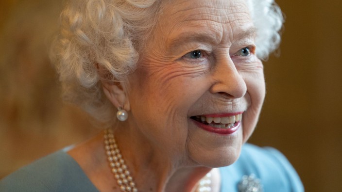 Leute: Queen Elizabeth II wurde positiv auf das Corona-Virus getestet.