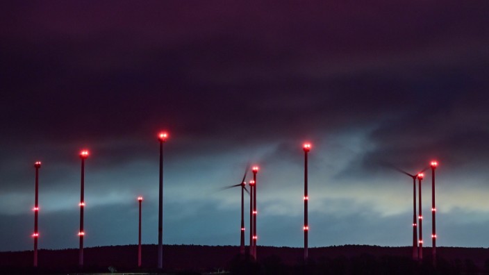 Klima: Windenergiepark in Brandenburg: Immer mehr Strom kommt aus erneuerbaren Energien - aber wird es reichen?