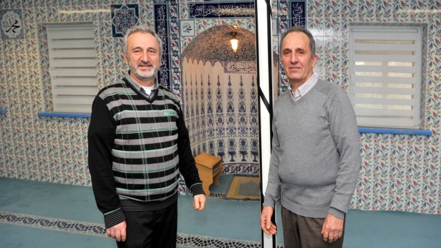 Religion: Die Brüder Cemil (links) und Yunus Coban wollen in der Türkei bestattet werden.