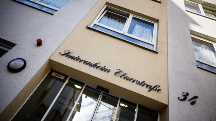 Gesundheitspolitik: Als Konsequenz aus den anhaltenden Beschwerden über Mängel in der Pflege hat die Stadt Augsburg den Betrieb des Seniorenheims an der Ebnerstraße untersagt.