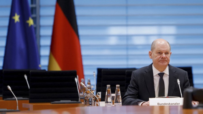Reaktionen aus Deutschland: Bundeskanzler Olaf Scholz reagiert mit scharfen Worten auf den russischen Angriff auf die Ukraine: "Dies ist ein dunkler Tag für Europa."