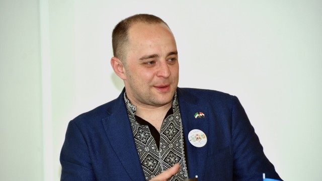 Ukraine-Krieg: Wischgorod Bürgermeister Aleksej Momot beim Besuch in Eichenau 2017.