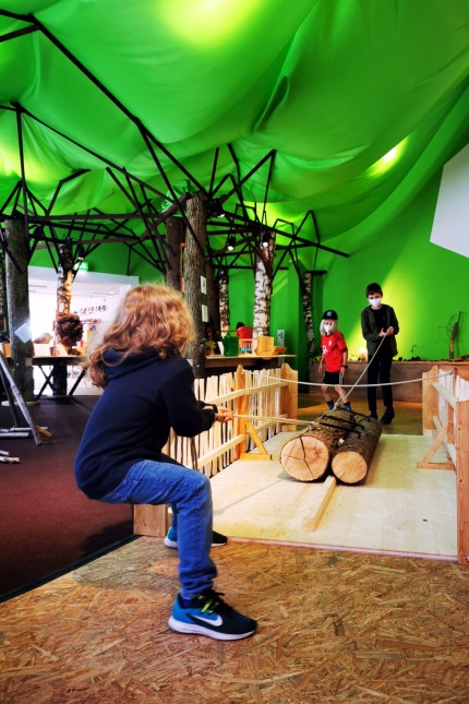 Holiday program for Munich: before turning the tree into a table or chair, it must first be moved out of the forest.  The exhibition shows how it is done 