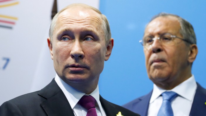 G-20-Gipfel: Kommt nicht: Russlands Präsident Wladimir Putin schickt nächste Woche seinen Außenminister Sergej Lawrow (rechts) zum G-20-Gipfel nach Bali. (Archivbild von 2017)