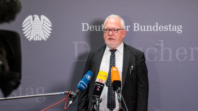Krieg in der Ukraine: Der Verteidigungspolitiker Hellmich im Bundestag.