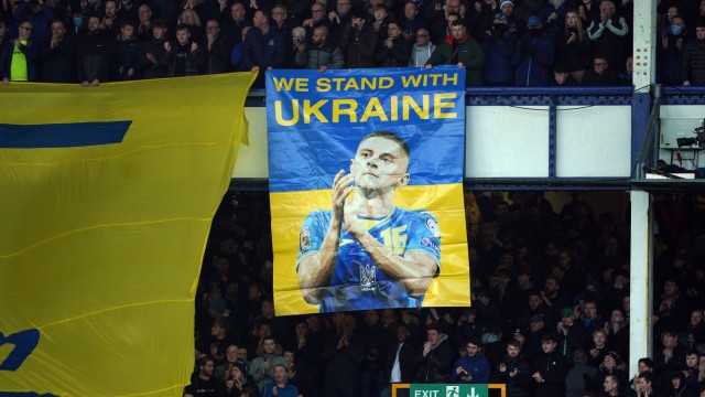 Russland-Frage: Auch auf den Tribünen der Premier League gibt es Solidaritätsbekundungen mit der Ukraine, hier in Everton.