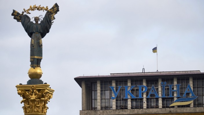 Netzkolumne: Auf das Unabhängigkeitsdenkmal am Maidan ist eine Webcam gerichtet. Sie sendet mal beklemmende Ruhe, mal das Echo der Gefechte.