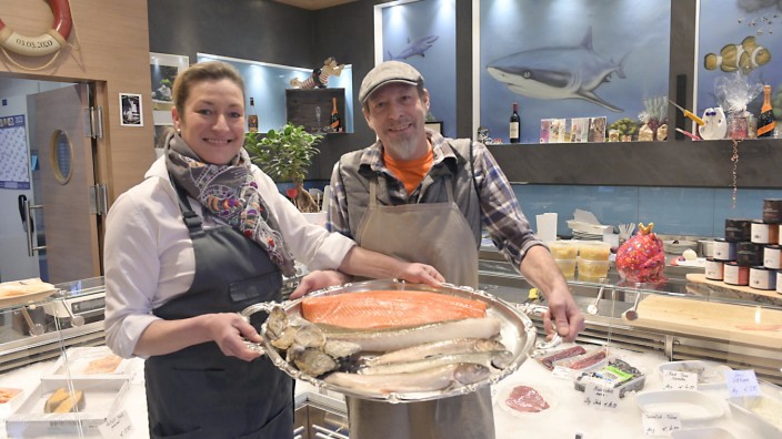 Meine Woche: Sandra und Willi Kerschbaum betreiben das Geschäft "Fischdelikatessen Schrank" in Grünwald.