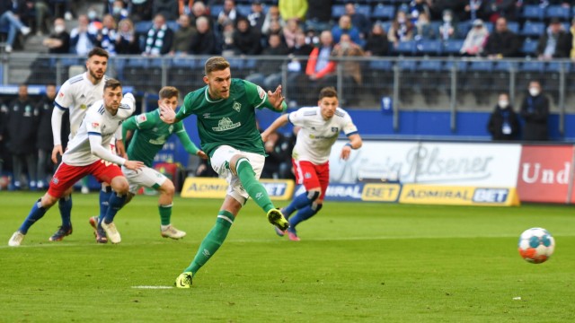 Nordderby: Machen Sie eine typische Fußbewegung: Marvin Ducksch verwandelt den ersten von zwei Handelfmetern für Werder Bremen in Hamburg.