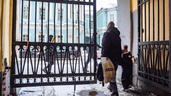 Russland: Was denken die Russen? Werden sie sich gegen Putin stellen? Straßenszene in Moskau.