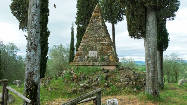 Historie: Die Pyramide auf dem Hügel von Montaperti erinnert an die Schlacht.