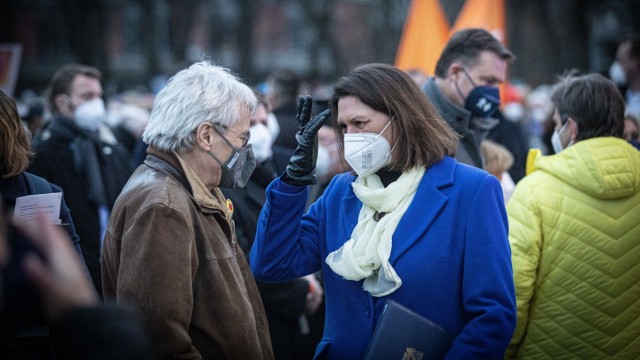 Demo auf dem Königsplatz: Landtagspräsidentin Ilse Aigner auf dem Königsplatz.