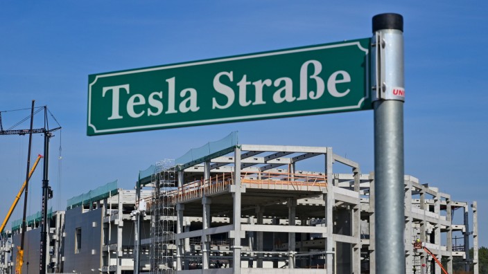 Tesla: Die Baustelle der Tesla Fabrik Berlin Brandenburg mit dem Rohbau für die künftige Batteriefabrik.