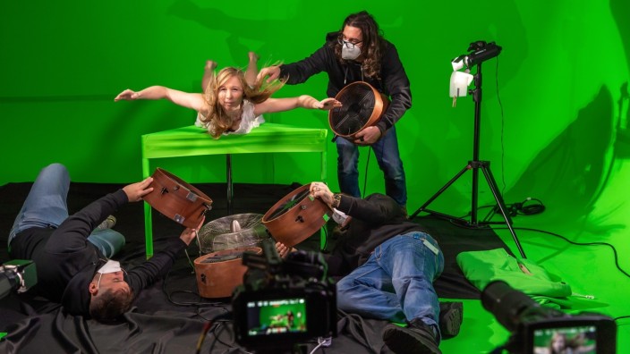 Filmprojekt: Sophie Kompe mal nicht im Wald, sondern im Studio bei Dreharbeiten mit Greenscreen.